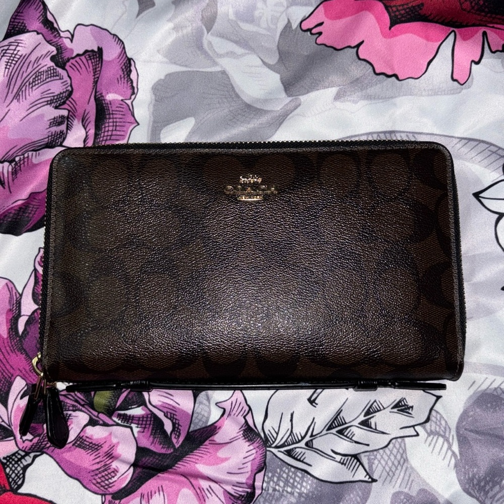 NWOT Coach Double Zip Travel Wallet in Signature Canvas